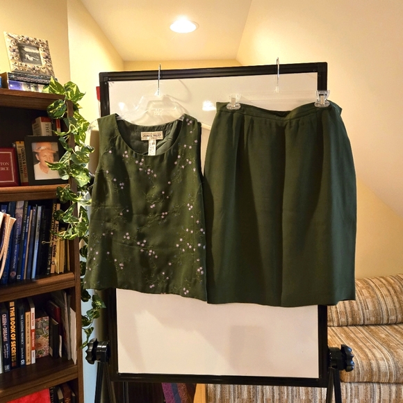 COPY - Jones New York 4-Piece Woman's Green Silk Suit, Size 12 Jacket, Pant, Sk… - Picture 13 of 16